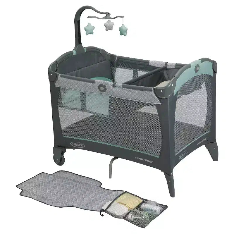 Graco Pack 'n Play Change 'n Carry Playard - Manor: Ruote Bloccabili, Fasciatoio, Giostrina per Culla, Borsa per il Trasporto