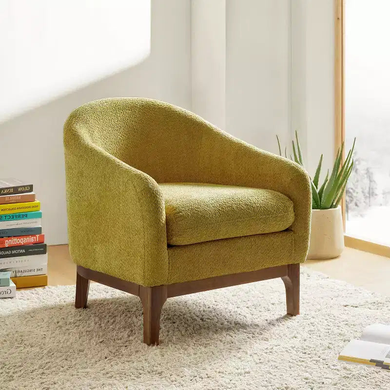 Poltrona Kiian Boucle con gambe in legno massello | HULALA HOME