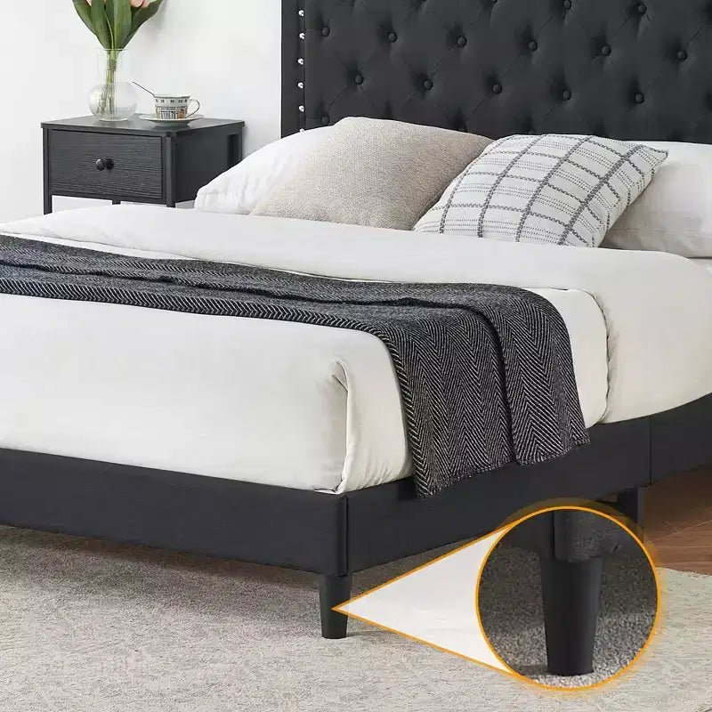 Struttura Letto Imbottita a Piattaforma con Testiera Regolabile Trapuntata a Bottoni e con Borchie Decorative, Supporto a Doghe in Legno, Silenziosa