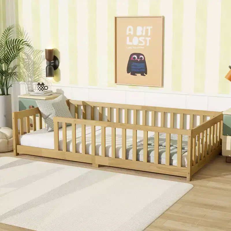 MAYEERTY Letto a Castello Basso con Recinzione Senza Porta, Guardrail a Terra in Legno di Gomma Beige