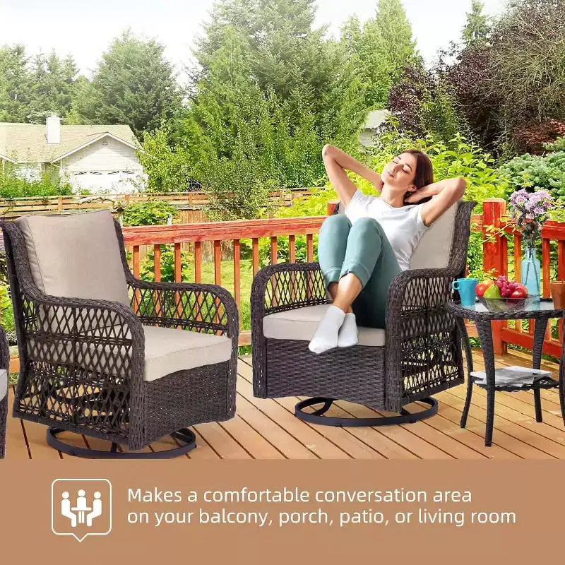 Set Acekool da 3 pezzi con poltrone a dondolo girevoli – Rattan da esterno con tavolino laterale