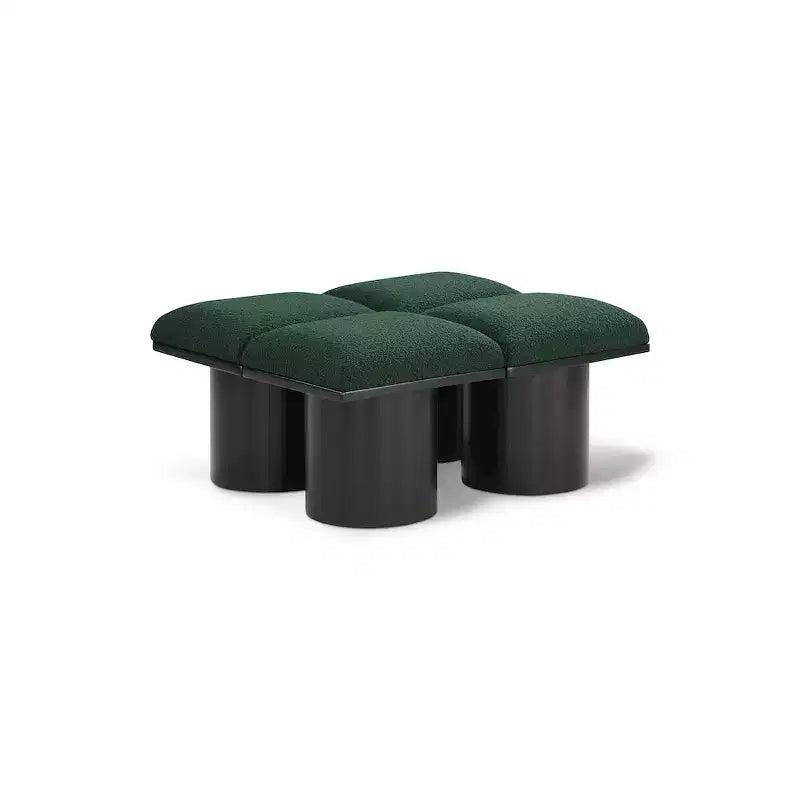 Meridian Furniture, Panca in tessuto bouclé Pavilion