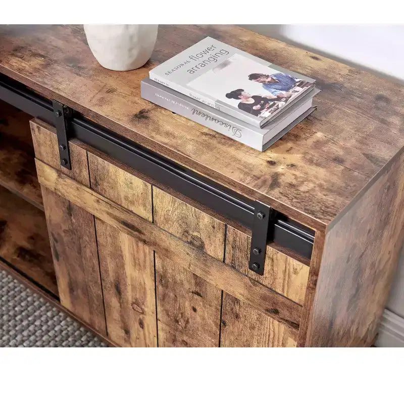 TUYOHW Scrivania a L 47,25", Postazione di Lavoro con Credenza a Porta Scorrevole "Barn Door", Scrivania da Ufficio Reversibile, Postazione di Lavoro Galleggiante con Retro Rifinito