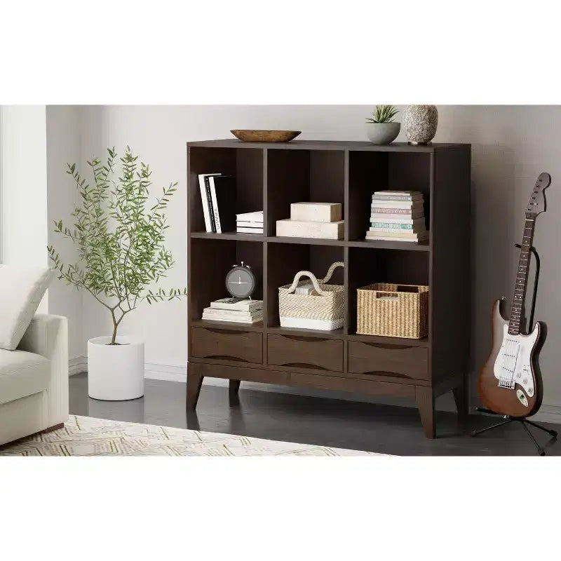 Pearson LEGNO MASSELLO 43 pollici x 42 pollici Mobile contenitore basso con 6 cubi e cassetti, in stile moderno di metà secolo, marrone noce