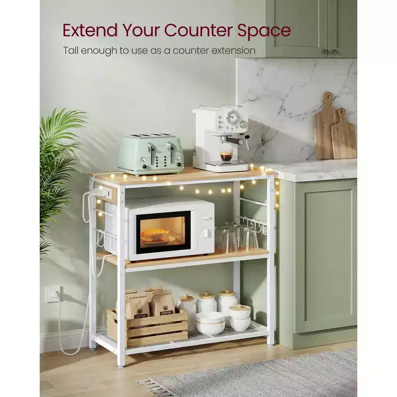 VASAGLE Isola da Cucina con Presa Elettrica, Supporto per Forno a Microonde, Scaffale da Panettiere con 3 Ripiani Aperti, 6 Ganci, Struttura in Metallo, Rovere Dorato e Bianco