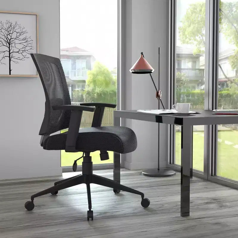 Sedia da ufficio Boss con schienale in rete, nera: ergonomica, braccioli regolabili, girevole, base in nylon