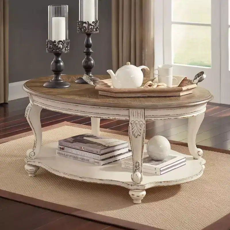 Tavolino da salotto Realyn Bianco/Marrone - Signature Design by Ashley: Stile Cottage, Finitura in Legno Invecchiato, Gambe Curve