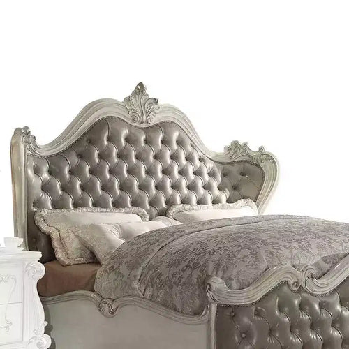 Letto Queen Size 95" Versailles Finitura Vintage Grigio Pelle Sintetica e Bianco Osso - Acme Furniture
