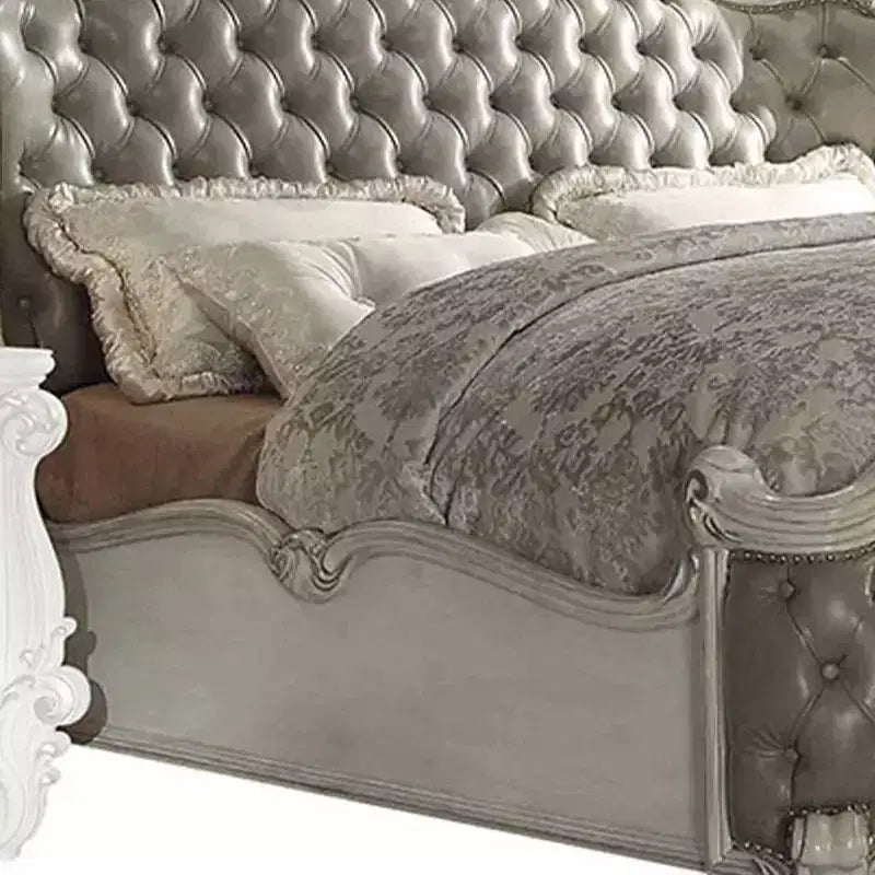 Letto Queen Size 95" Versailles Finitura Vintage Grigio Pelle Sintetica e Bianco Osso - Acme Furniture