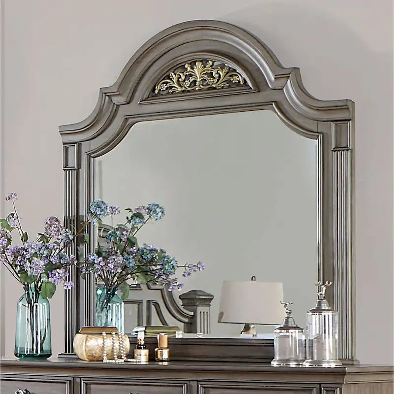 Traditional 2-piece 9-Drawer Dresser and Mirror Set