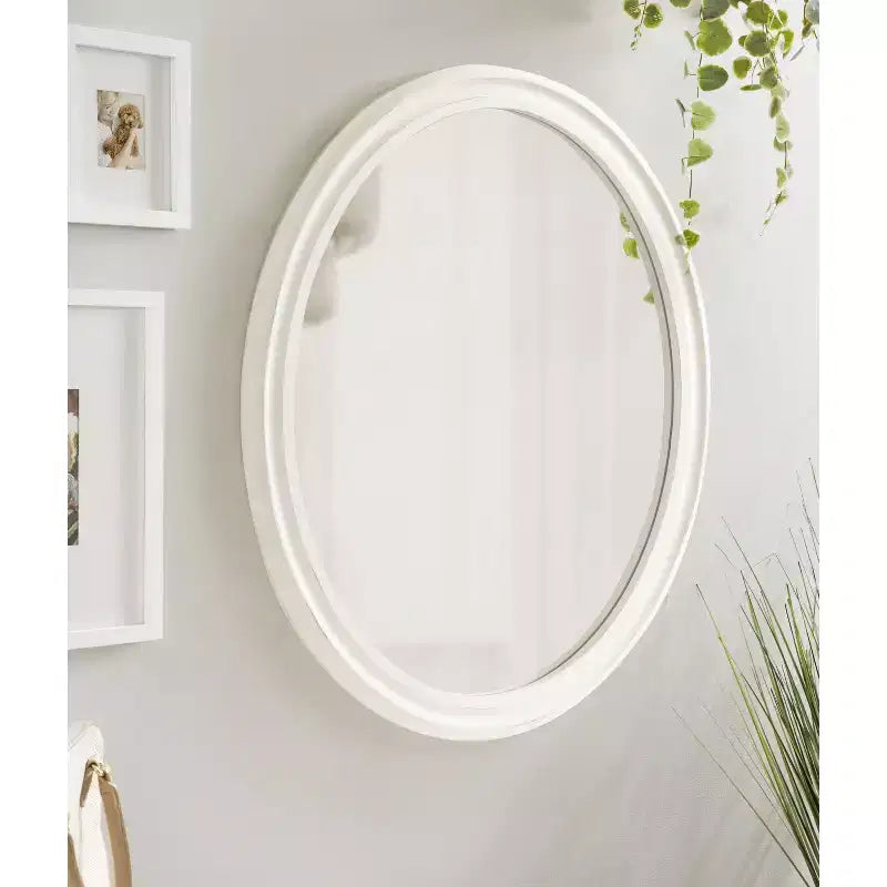 Specchio da parete ovale con cornice Kate e Laurel Mansell, 24x30, Bianco