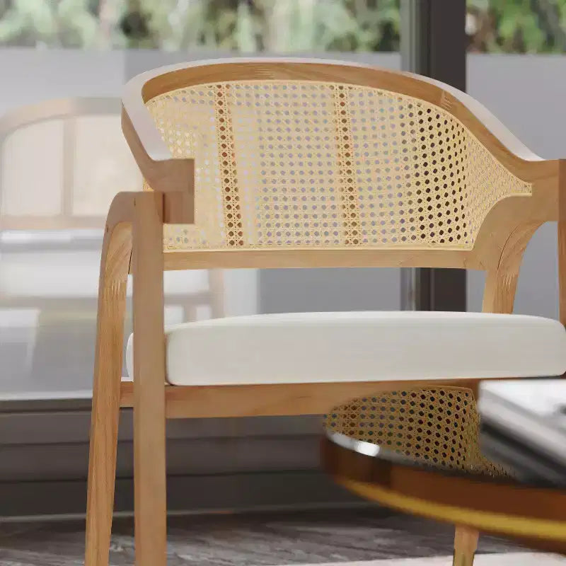 Sedia da pranzo o d'accento Emma e Oliver in rattan con struttura in legno massello, schienale intrecciato e seduta imbottita